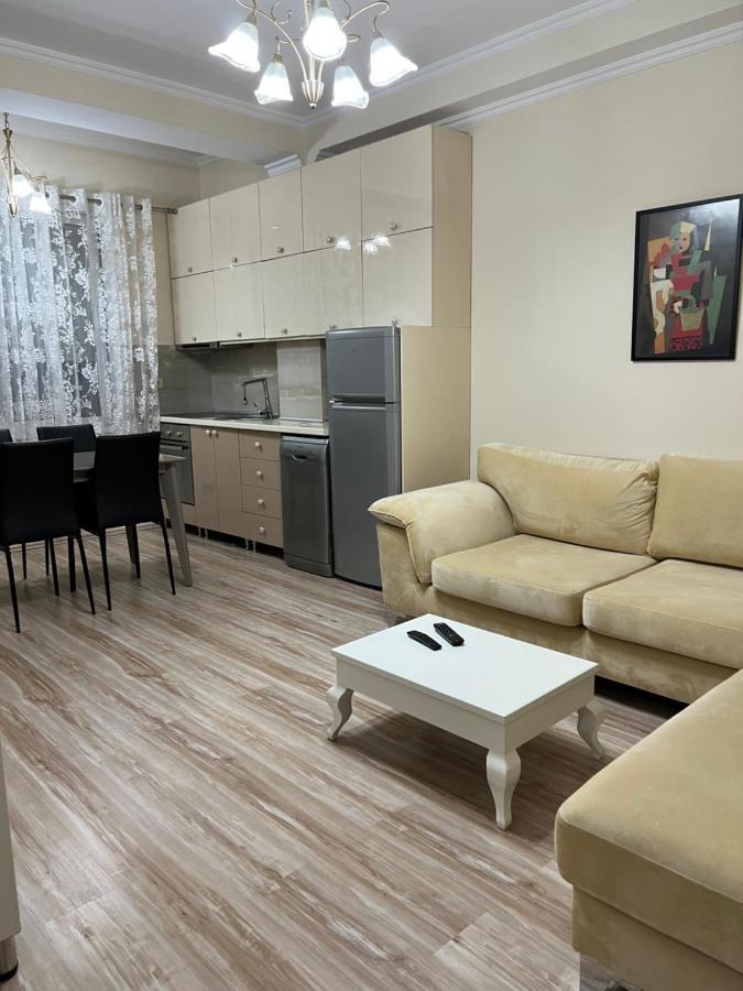 Ergi'S Host Apartment Tirana Eksteriør billede