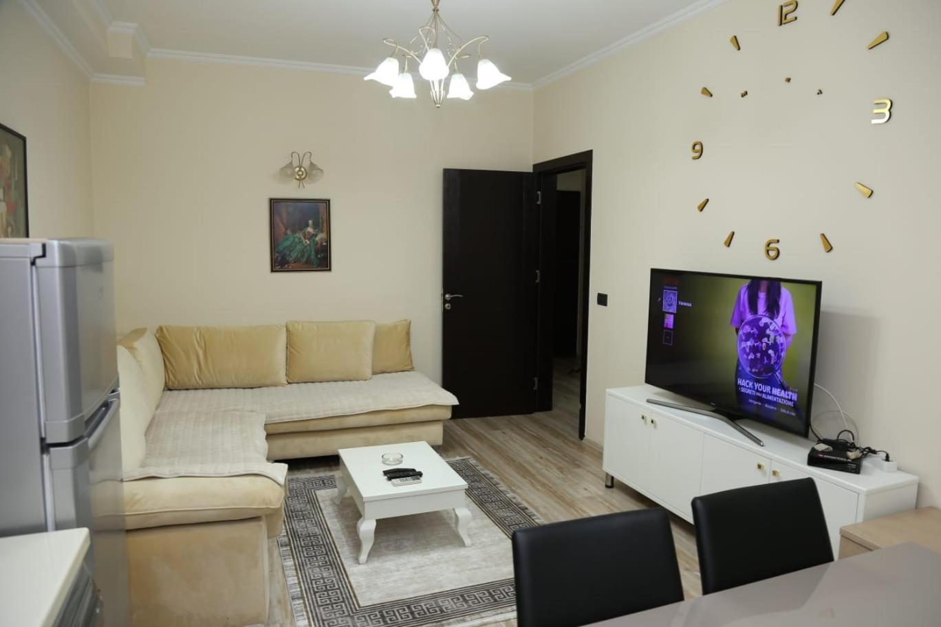 Ergi'S Host Apartment Tirana Eksteriør billede